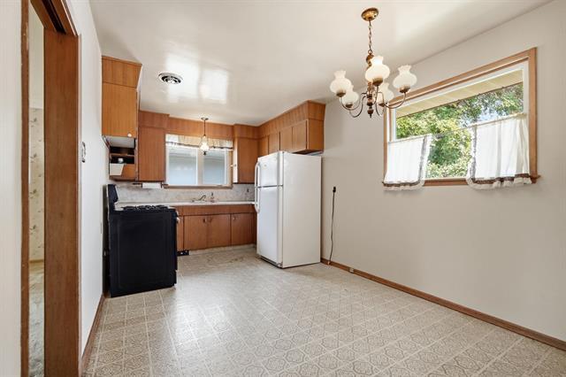 699 Mcleod Ave, Winnipeg, MB - Indoor Photo Showing Kitchen