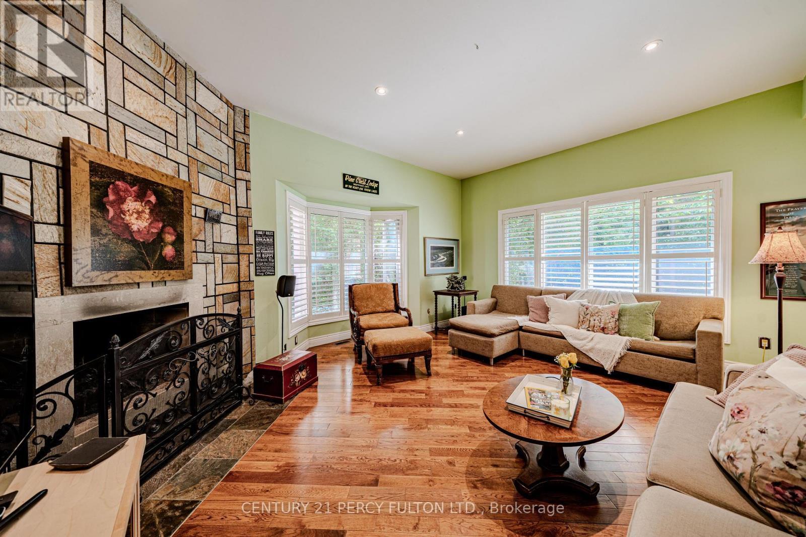 30 Willowgate Dr - family room - 30 Willowgate Drive, Markham, ON - Indoor Photo Showing Living Room With Fireplace