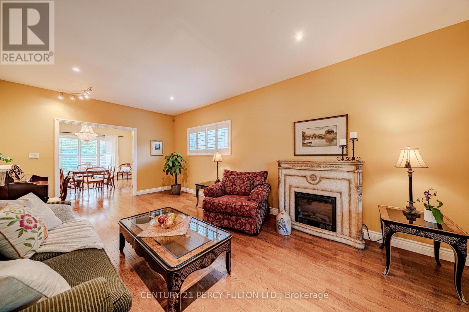 30 Willowgate Dr - living/dining - 30 Willowgate Drive, Markham, ON - Indoor Photo Showing Living Room With Fireplace