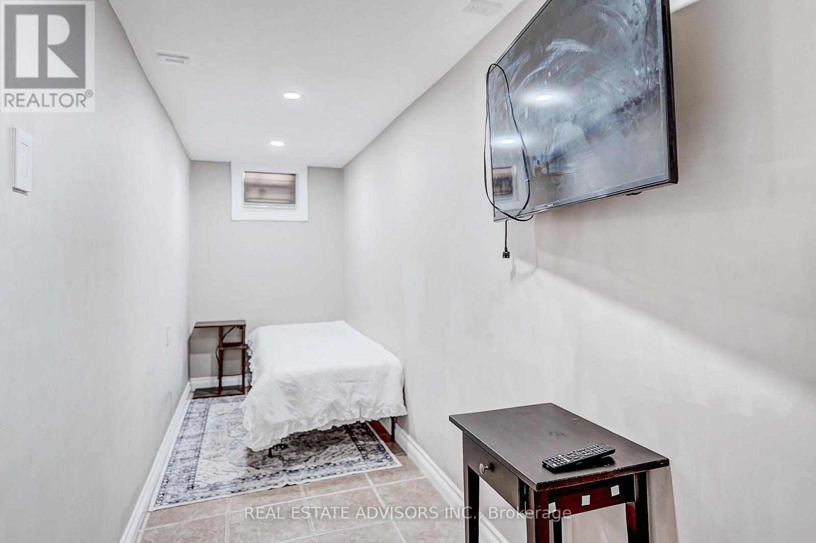Basement Den - 1228 Jane Street N, Toronto, ON - Indoor Photo Showing Other Room