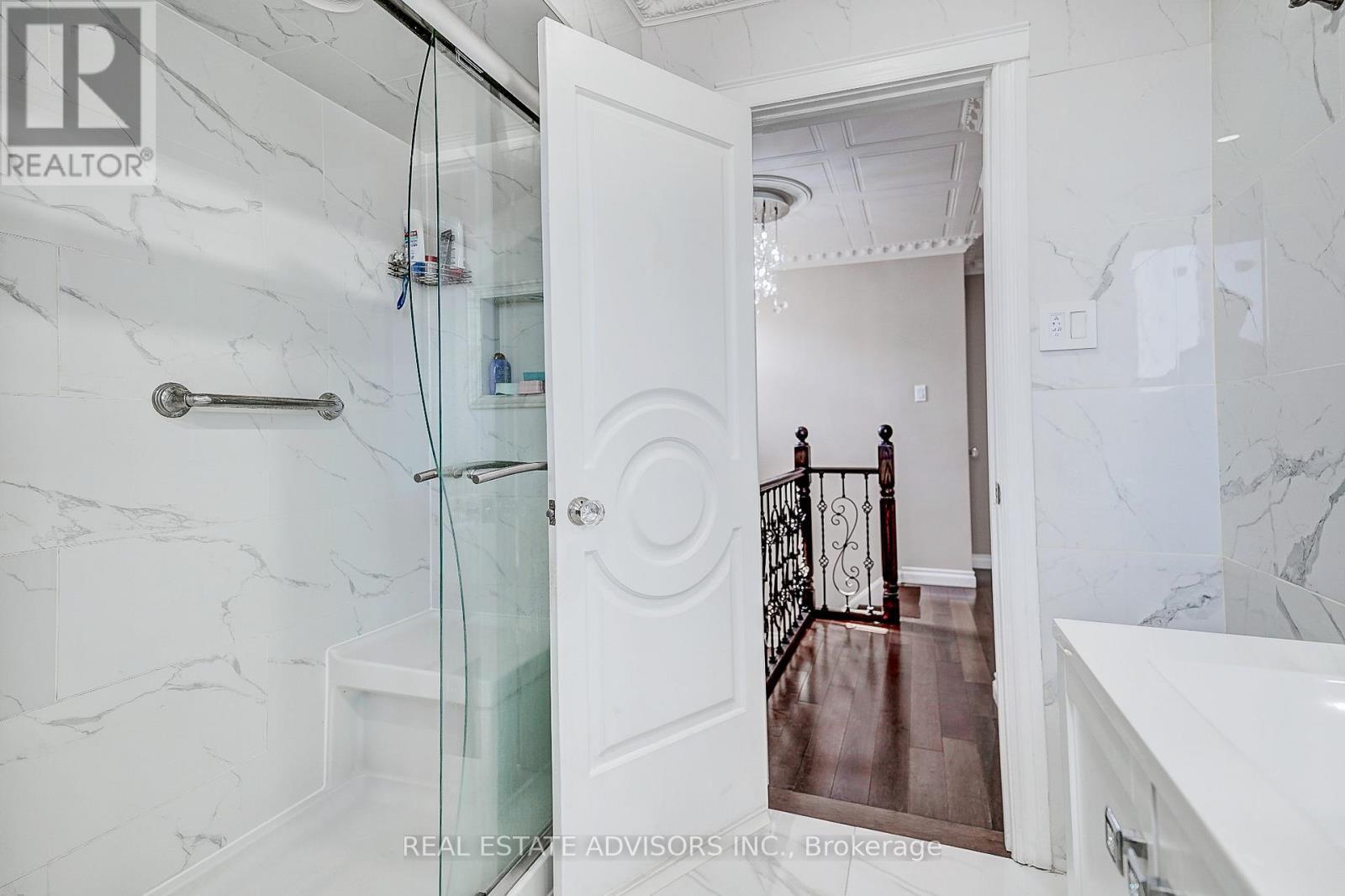 Bathroom 2nd Floor - 1228 Jane Street N, Toronto, ON - Indoor Photo Showing Bathroom