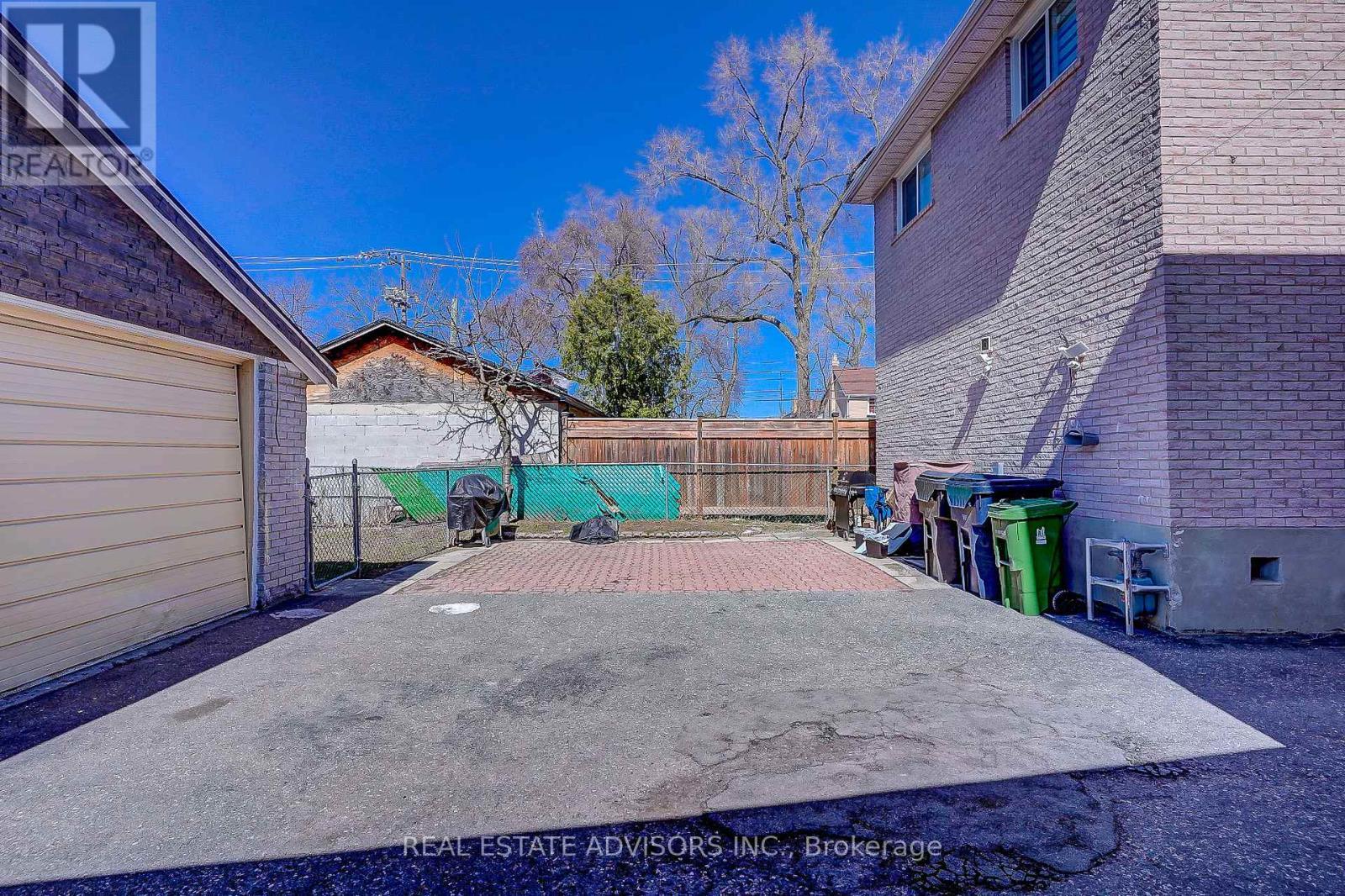 Garage - 1228 Jane Street N, Toronto, ON - Outdoor With Exterior