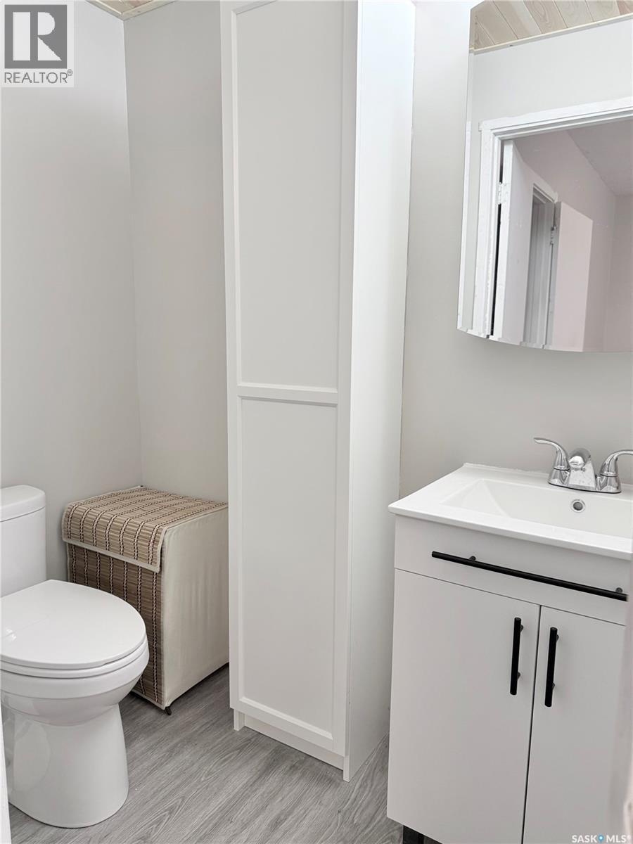 219 Thomson Street, Outlook, SK - Indoor Photo Showing Bathroom