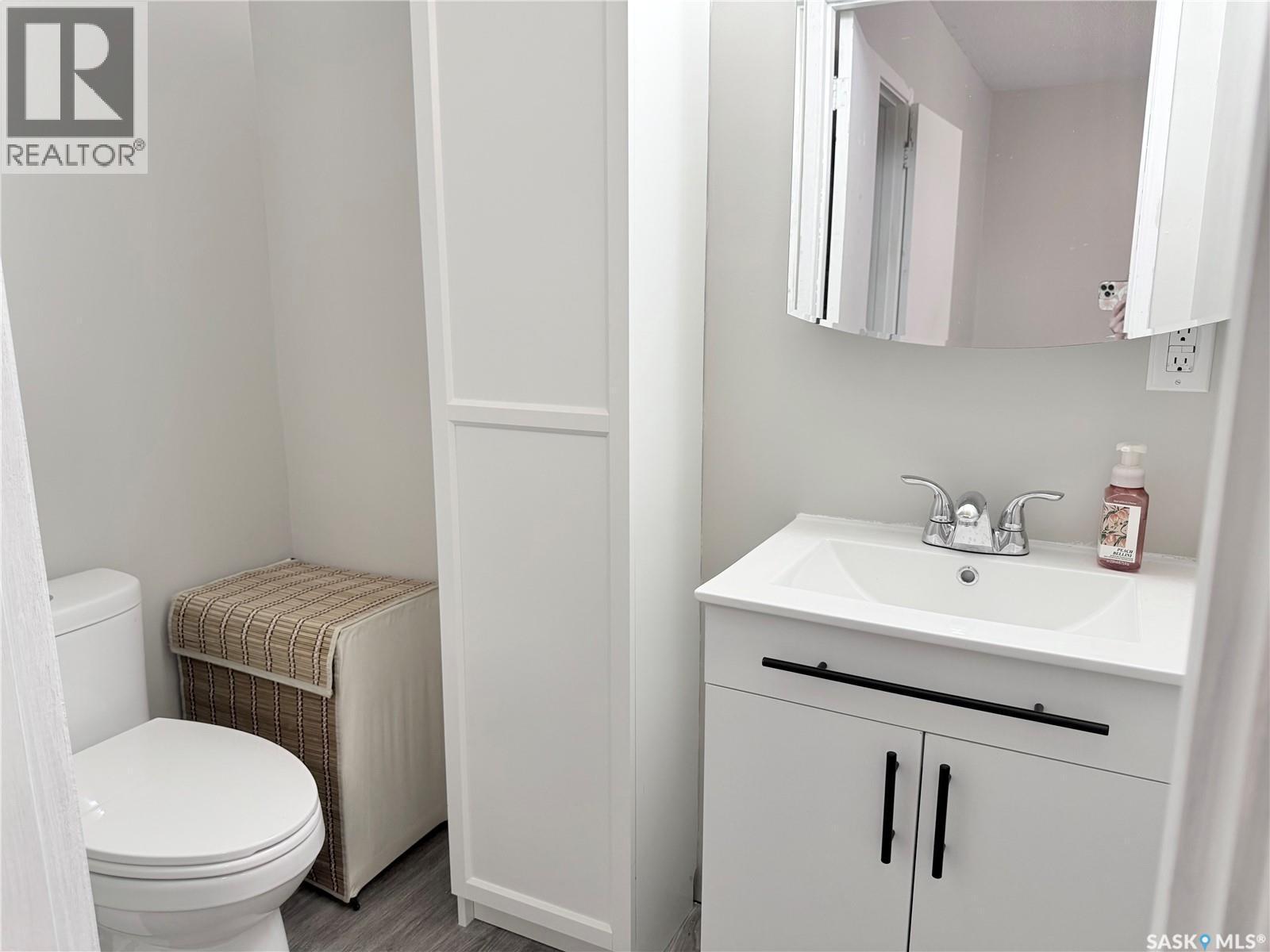 219 Thomson Street, Outlook, SK - Indoor Photo Showing Bathroom