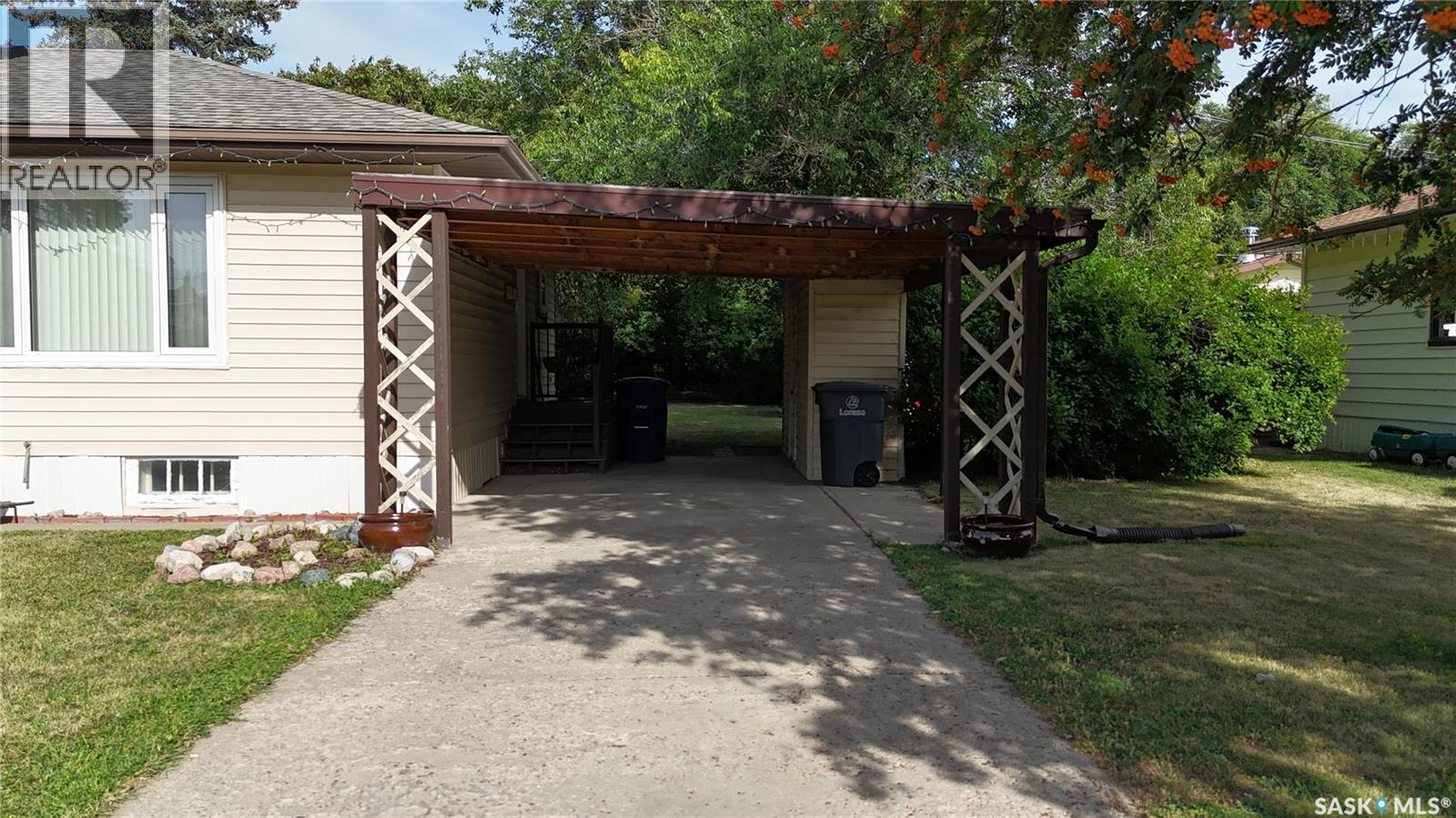 219 Thomson Street, Outlook, SK - Outdoor