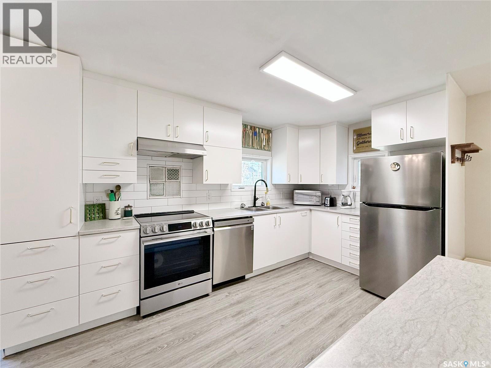 219 Thomson Street, Outlook, SK - Indoor Photo Showing Kitchen