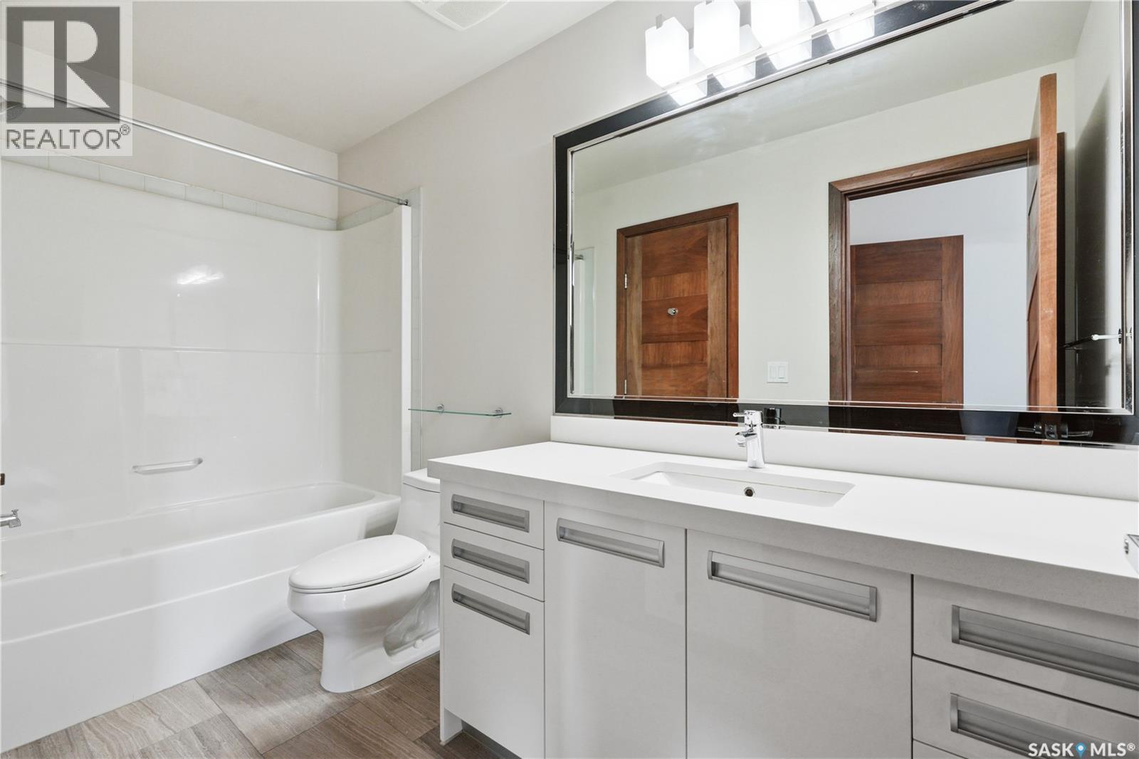 201 2007 Pohorecky Crescent, Saskatoon, SK - Indoor Photo Showing Bathroom
