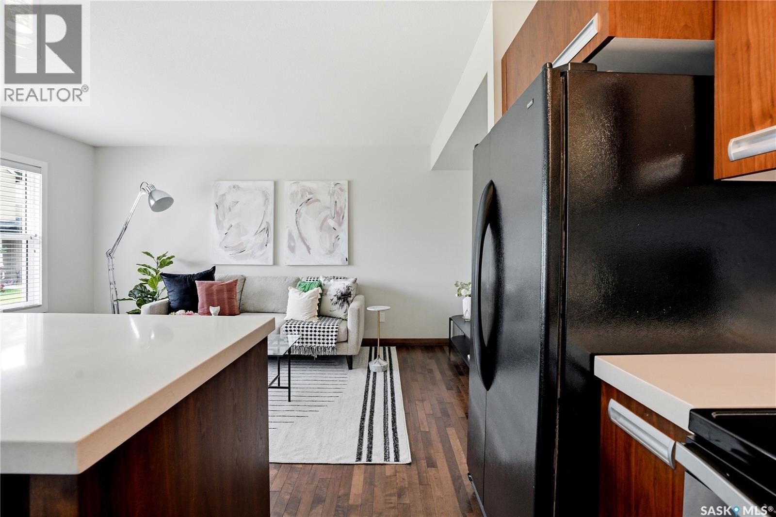201 2007 Pohorecky Crescent, Saskatoon, SK - Indoor Photo Showing Kitchen