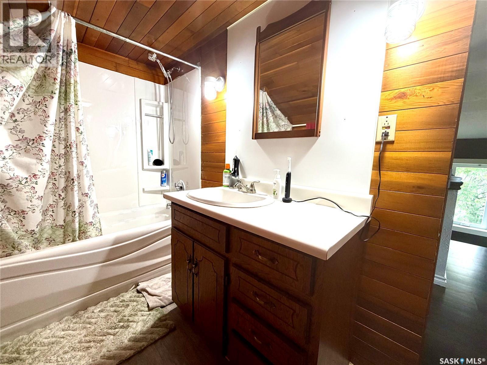 111 1St Street W, Carrot River, SK - Indoor Photo Showing Bathroom