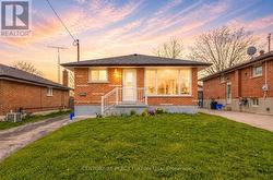 381 CONANT STREET Oshawa, ON L1H 3S8