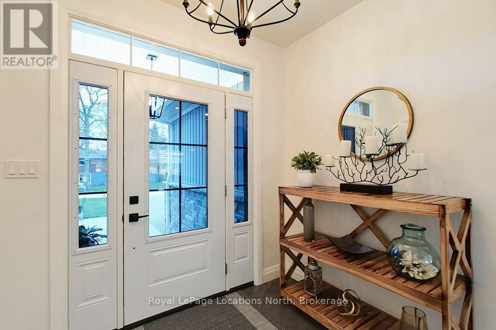 37 Foliage Drive, Tiny, ON - Indoor Photo Showing Other Room