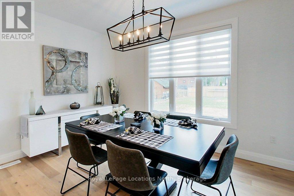 37 Foliage Drive, Tiny, ON - Indoor Photo Showing Other Room