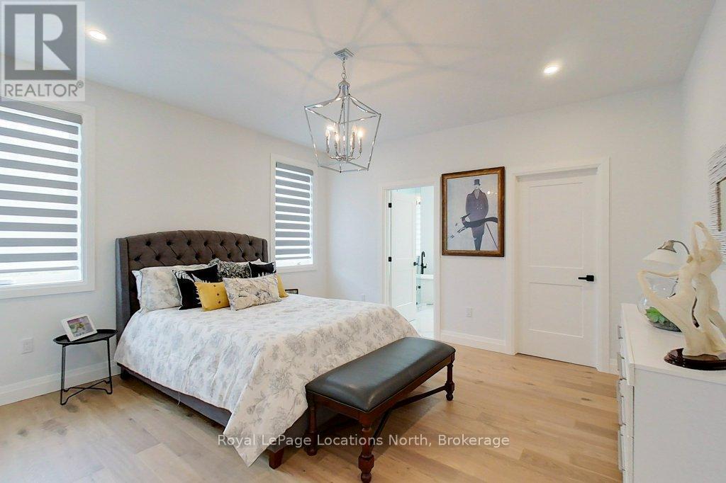 37 Foliage Drive, Tiny, ON - Indoor Photo Showing Bedroom