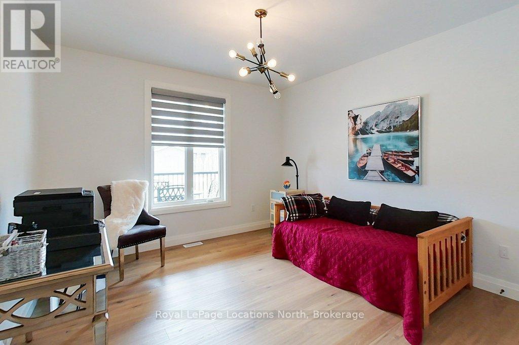37 Foliage Drive, Tiny, ON - Indoor Photo Showing Bedroom