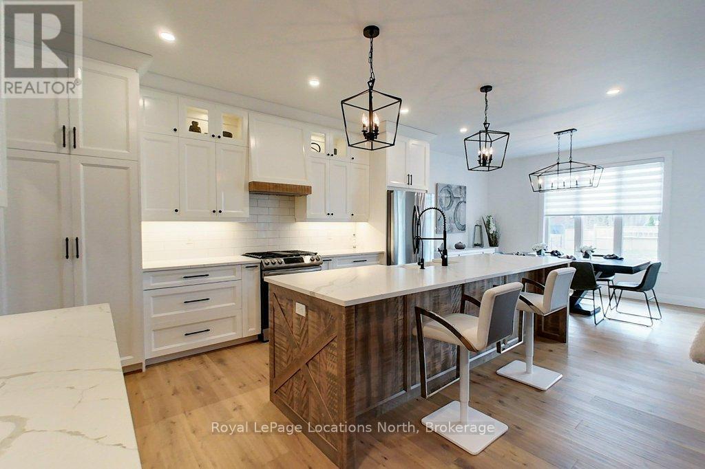 37 Foliage Drive, Tiny, ON - Indoor Photo Showing Kitchen With Stainless Steel Kitchen With Upgraded Kitchen