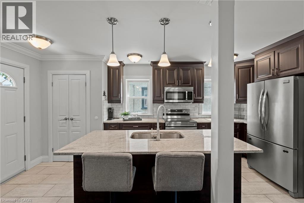 380 Thayer Avenue, Hamilton, ON - Indoor Photo Showing Kitchen With Double Sink With Upgraded Kitchen