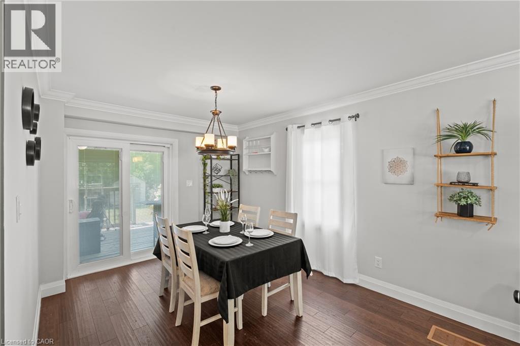 380 Thayer Avenue, Hamilton, ON - Indoor Photo Showing Dining Room