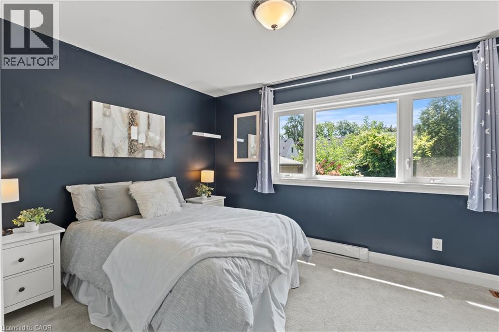 380 Thayer Avenue, Hamilton, ON - Indoor Photo Showing Bedroom