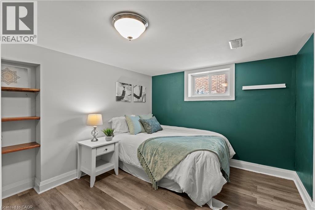 380 Thayer Avenue, Hamilton, ON - Indoor Photo Showing Bedroom