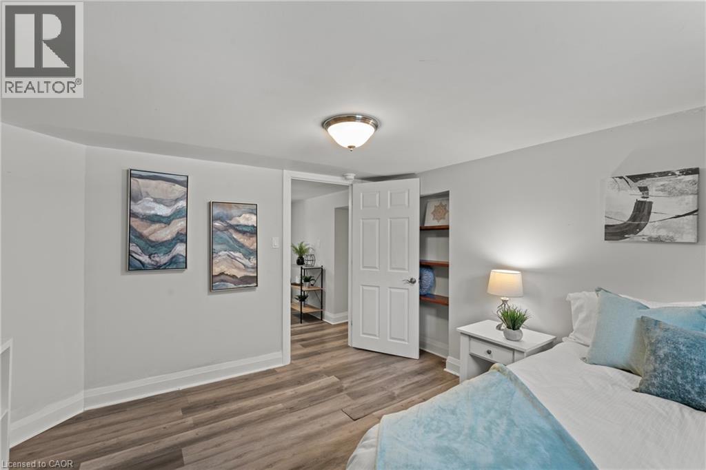 380 Thayer Avenue, Hamilton, ON - Indoor Photo Showing Bedroom
