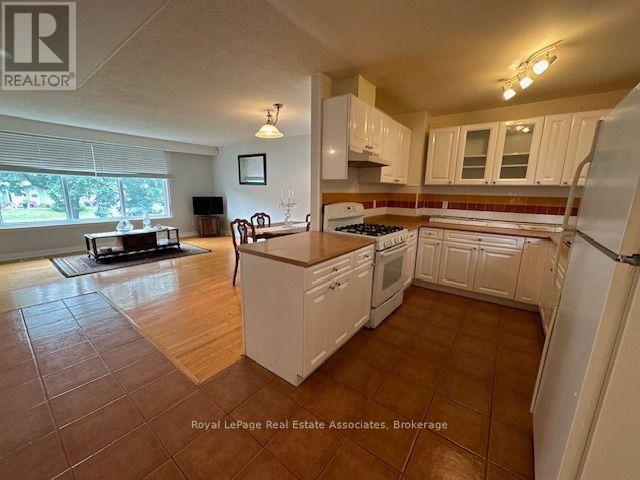 13 Edwin Drive, Brampton, ON - Indoor Photo Showing Kitchen