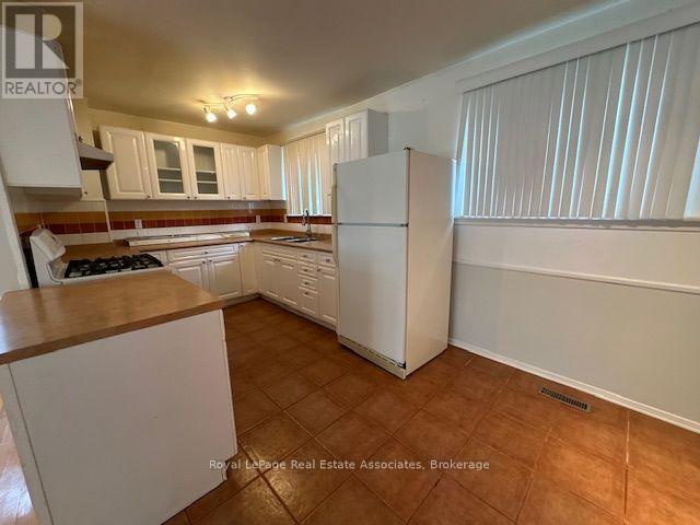 13 Edwin Drive, Brampton, ON - Indoor Photo Showing Kitchen