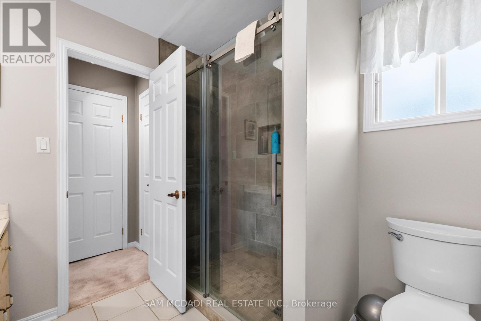 1077 Saginaw Crescent, Mississauga, ON - Indoor Photo Showing Bathroom