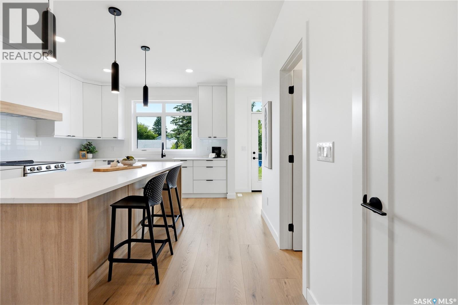 1514 Ewart Avenue, Saskatoon, SK - Indoor Photo Showing Kitchen With Upgraded Kitchen