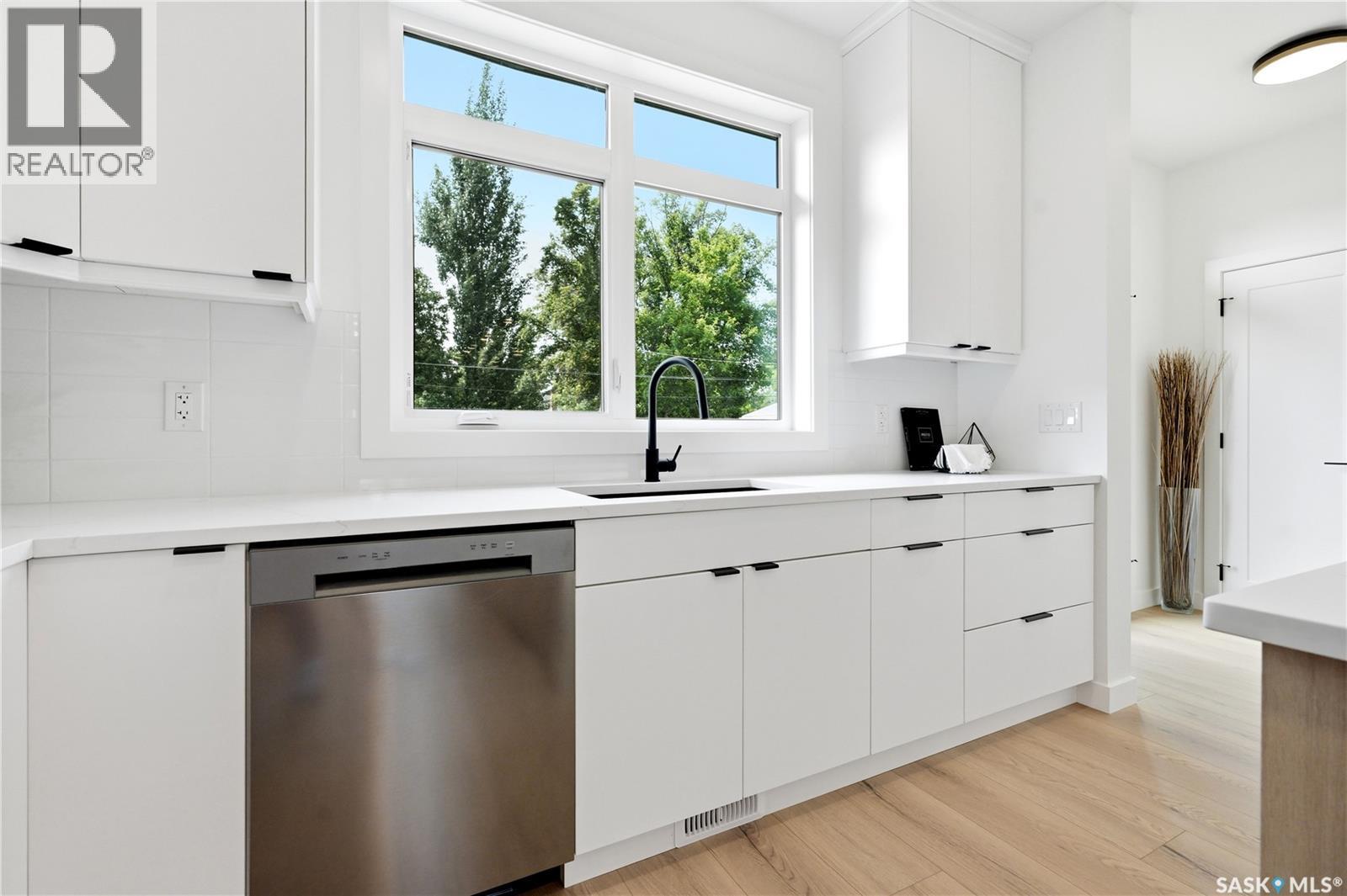 1514 Ewart Avenue, Saskatoon, SK - Indoor Photo Showing Kitchen