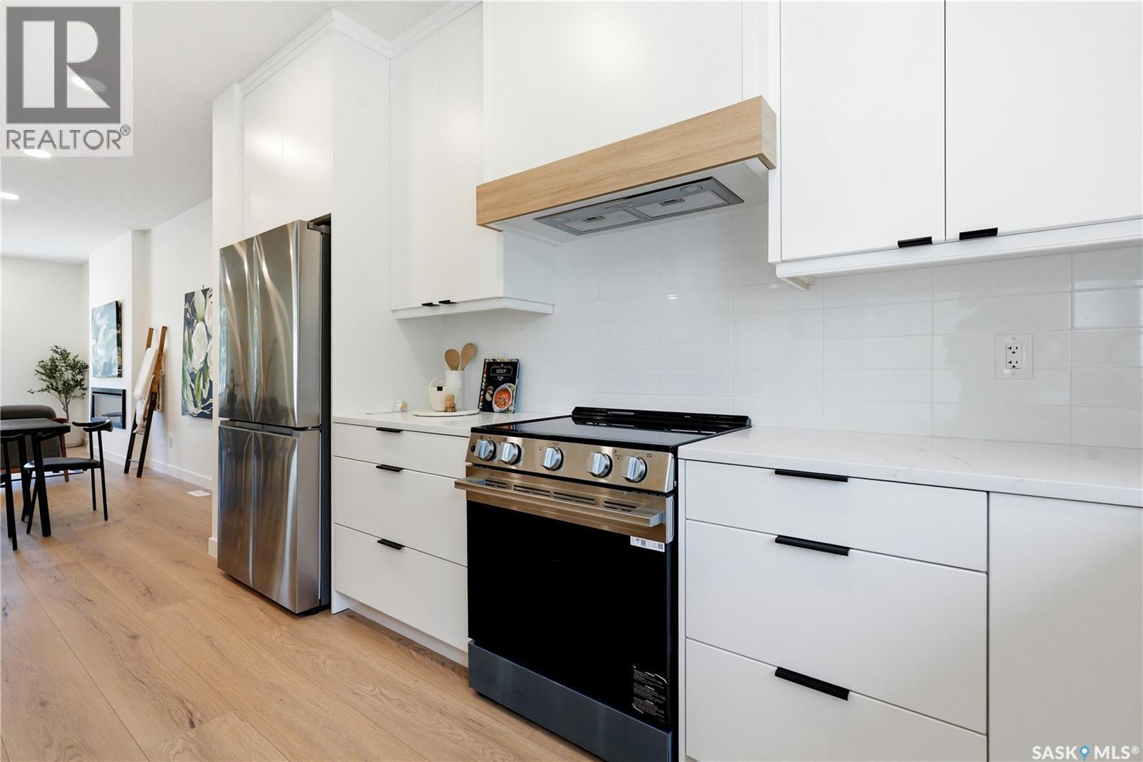1514 Ewart Avenue, Saskatoon, SK - Indoor Photo Showing Kitchen With Stainless Steel Kitchen