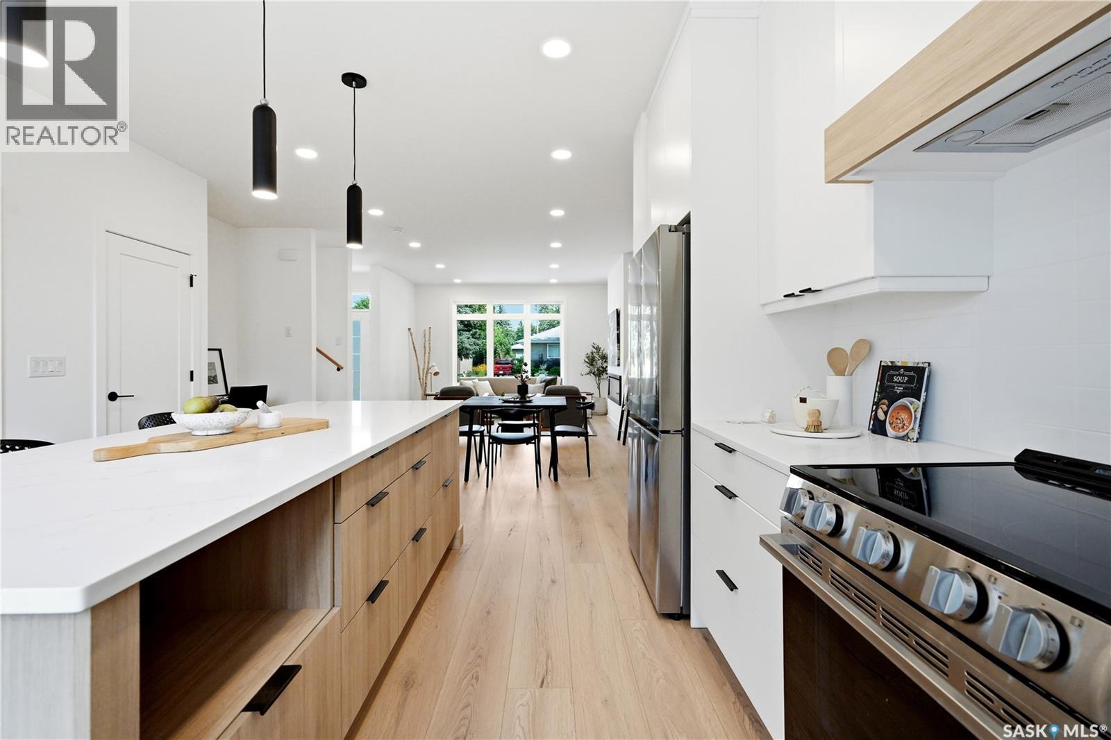 1514 Ewart Avenue, Saskatoon, SK - Indoor Photo Showing Kitchen With Upgraded Kitchen