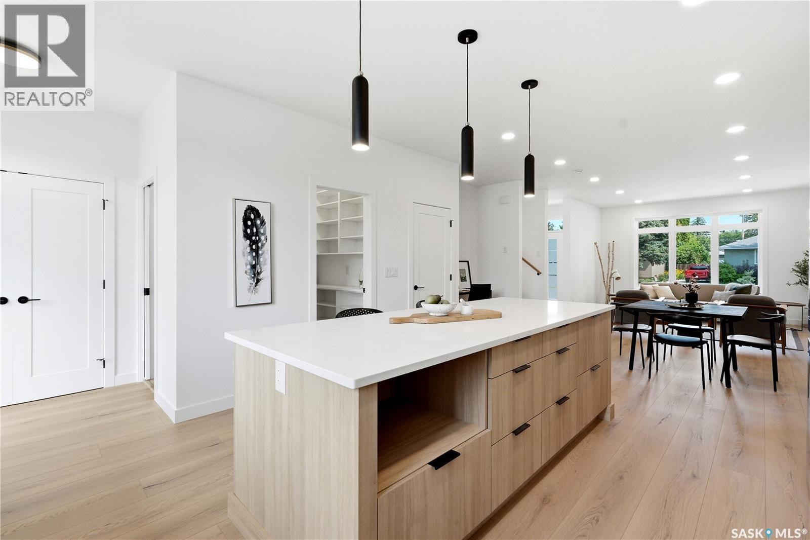 1514 Ewart Avenue, Saskatoon, SK - Indoor Photo Showing Kitchen With Upgraded Kitchen
