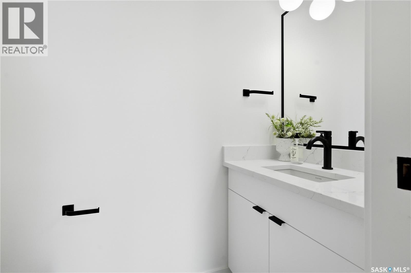 1514 Ewart Avenue, Saskatoon, SK - Indoor Photo Showing Bathroom