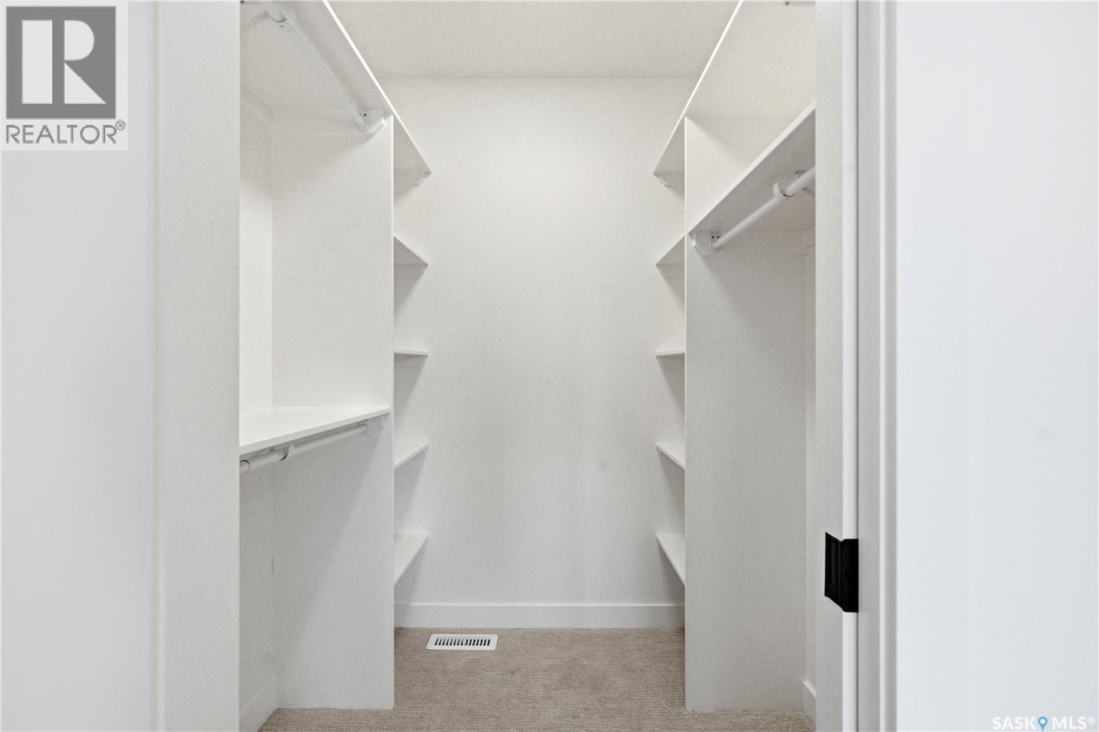 1514 Ewart Avenue, Saskatoon, SK - Indoor With Storage