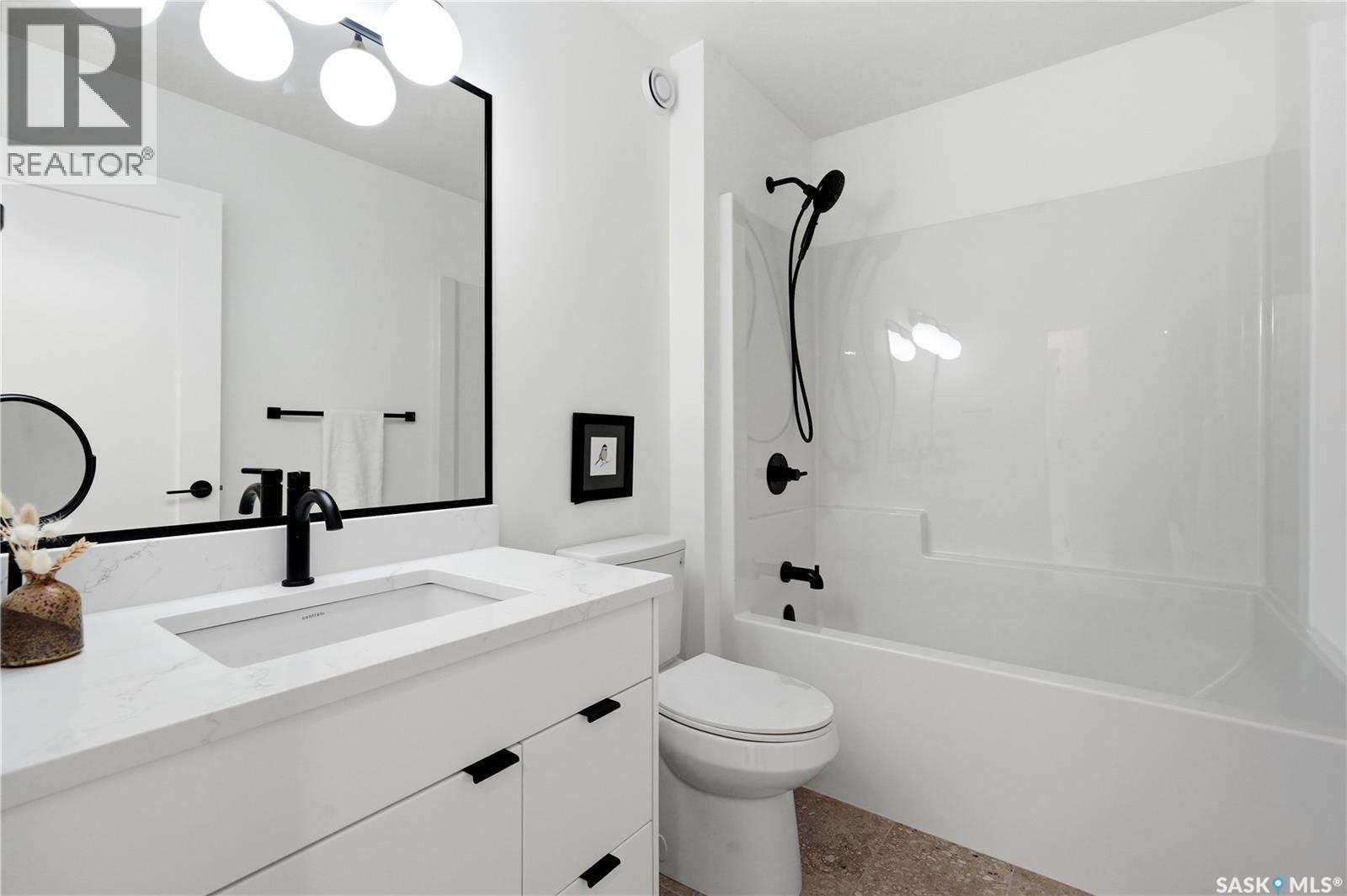 1514 Ewart Avenue, Saskatoon, SK - Indoor Photo Showing Bathroom
