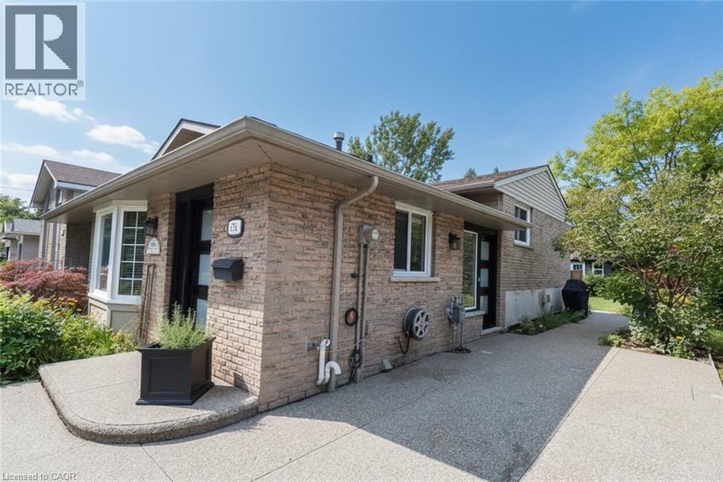 374 Brigadoon Drive, Hamilton, ON - Outdoor