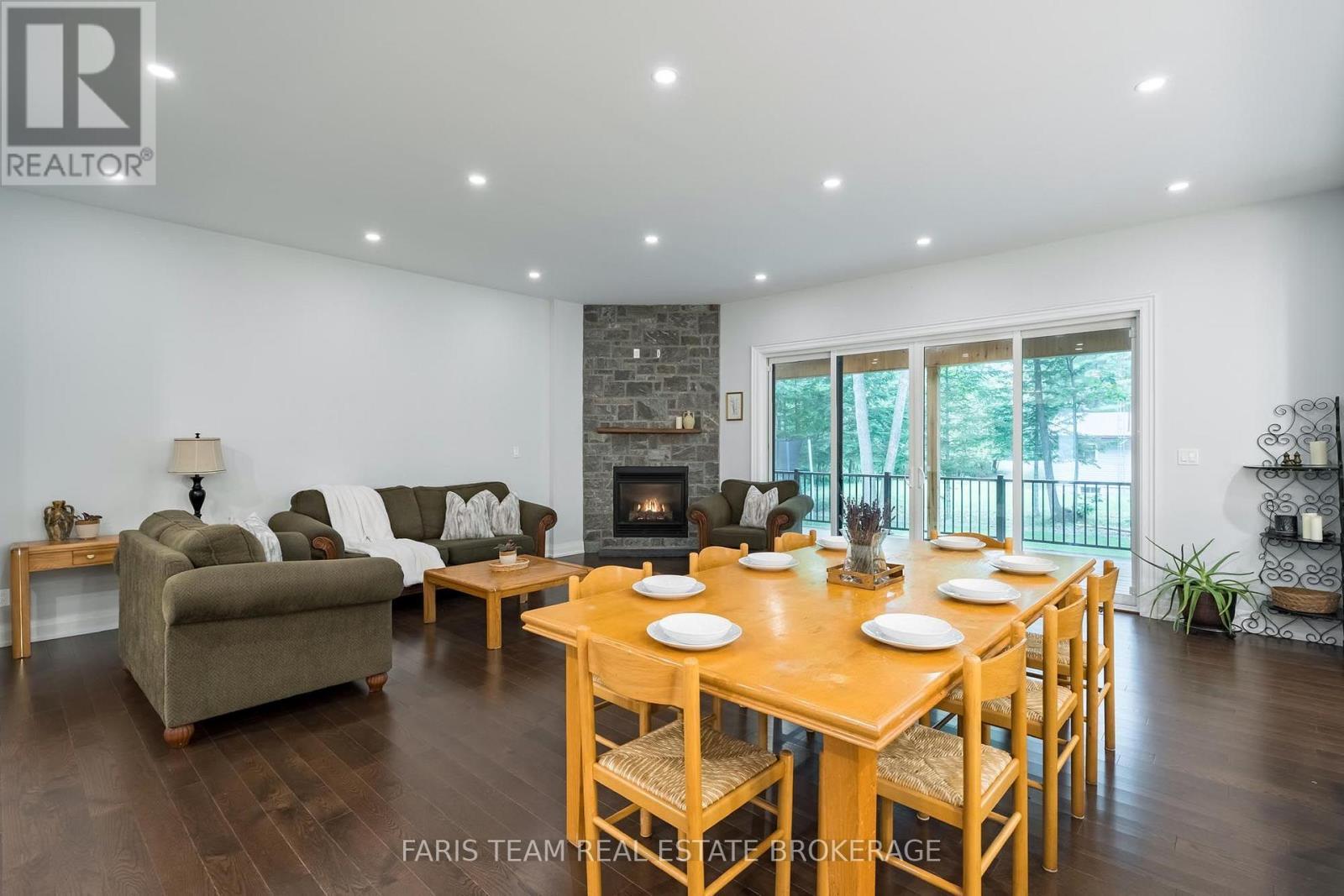 34 Oakwood Avenue, Tiny, ON - Indoor Photo Showing Living Room With Fireplace