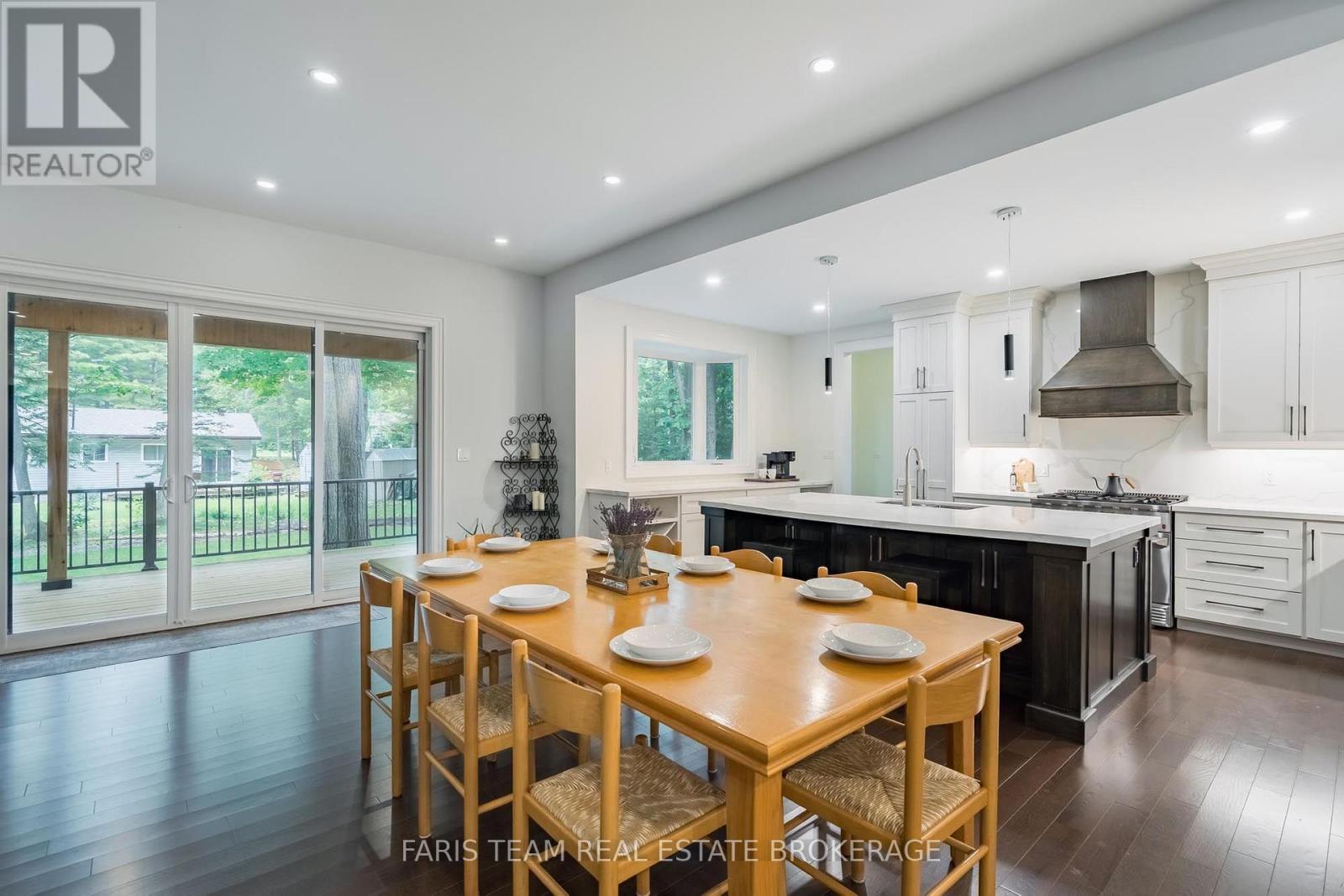 34 Oakwood Avenue, Tiny, ON - Indoor