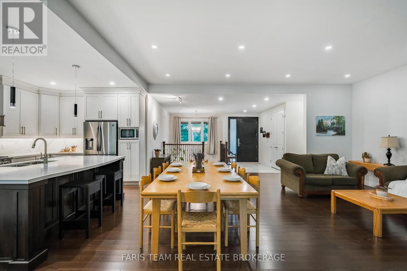 34 Oakwood Avenue, Tiny, ON - Indoor