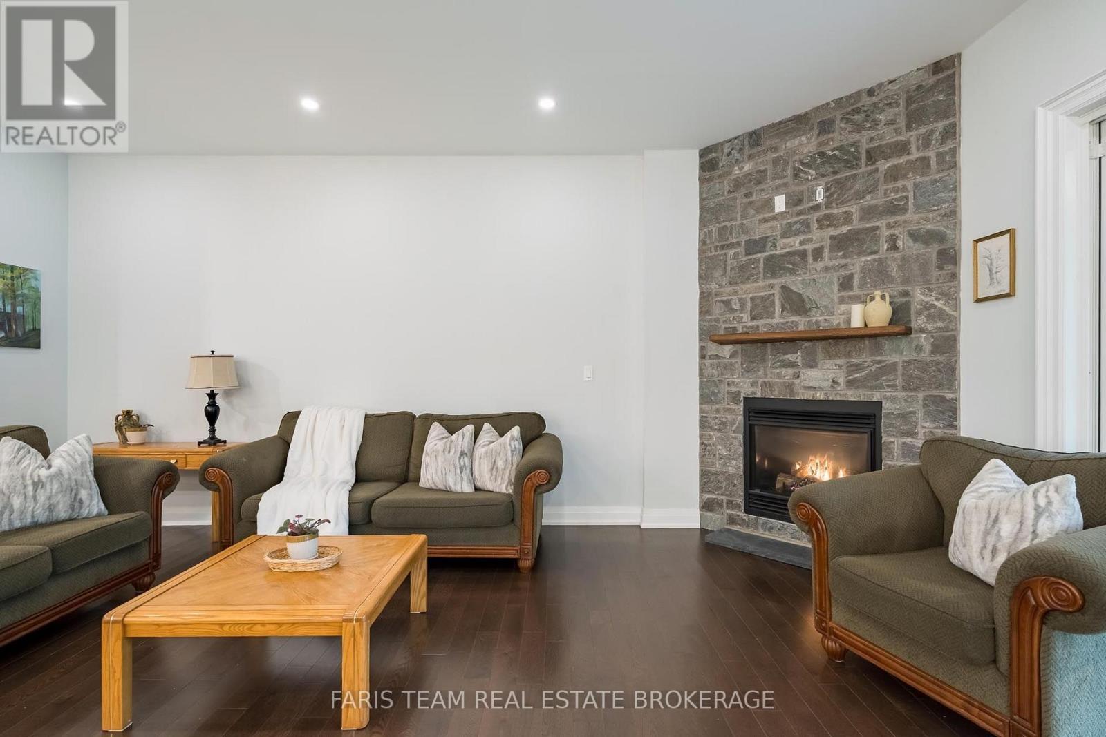 34 Oakwood Avenue, Tiny, ON - Indoor Photo Showing Living Room With Fireplace