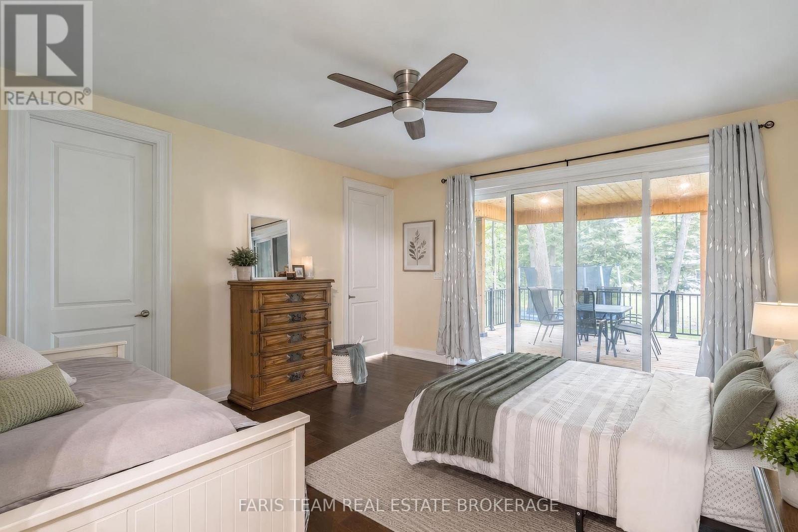 34 Oakwood Avenue, Tiny, ON - Indoor Photo Showing Bedroom