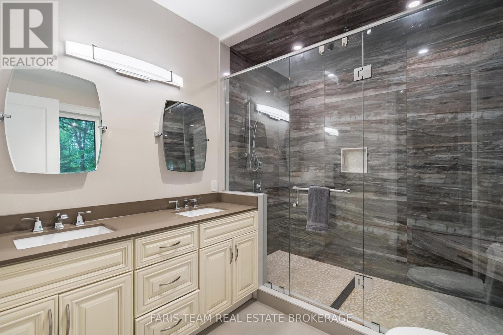 34 Oakwood Avenue, Tiny, ON - Indoor Photo Showing Bathroom