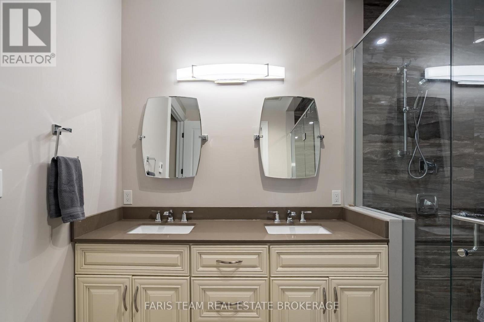 34 Oakwood Avenue, Tiny, ON - Indoor Photo Showing Bathroom