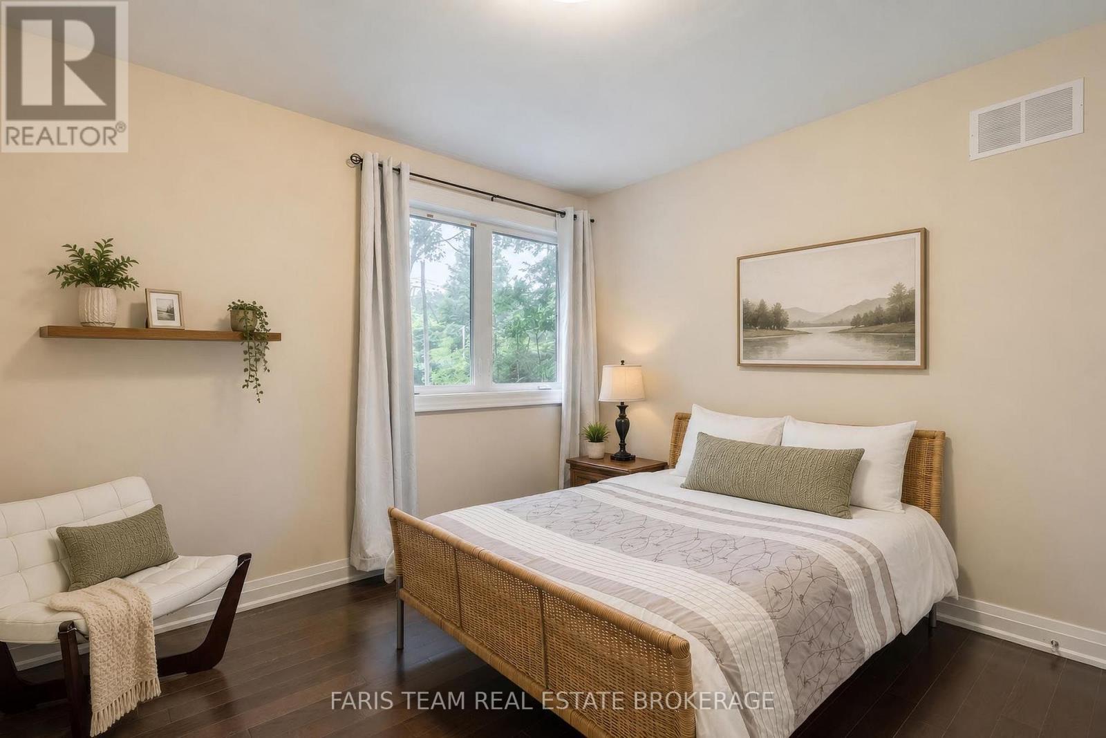 34 Oakwood Avenue, Tiny, ON - Indoor Photo Showing Bedroom