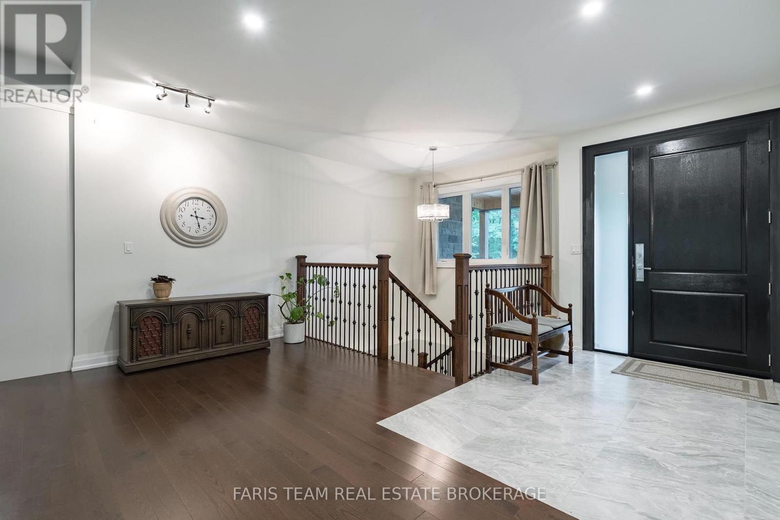34 Oakwood Avenue, Tiny, ON - Indoor Photo Showing Other Room