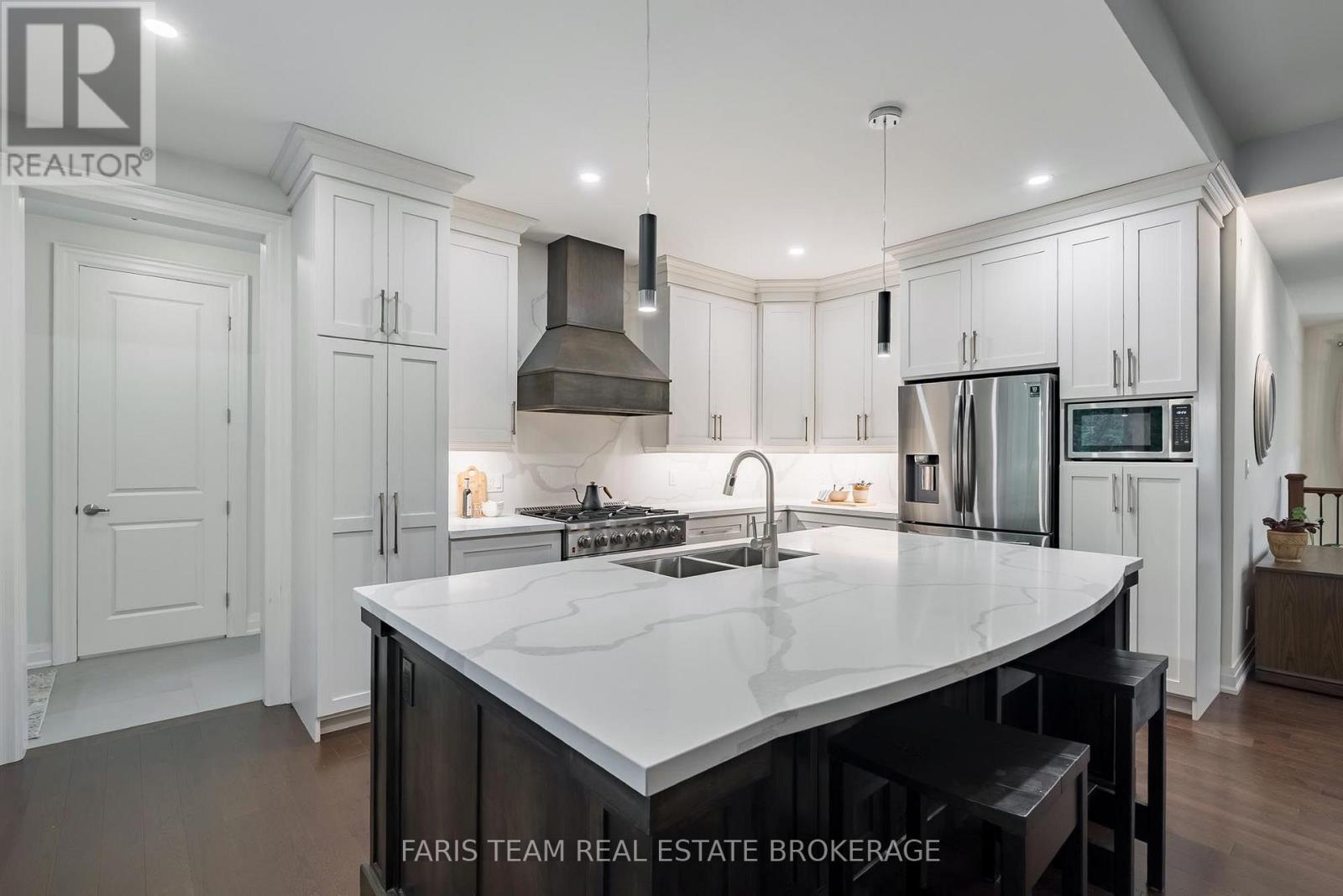 34 Oakwood Avenue, Tiny, ON - Indoor Photo Showing Kitchen With Double Sink With Upgraded Kitchen