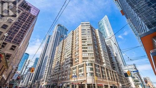 1403 - 717 BAY STREET  Toronto, ON M5G 2J9