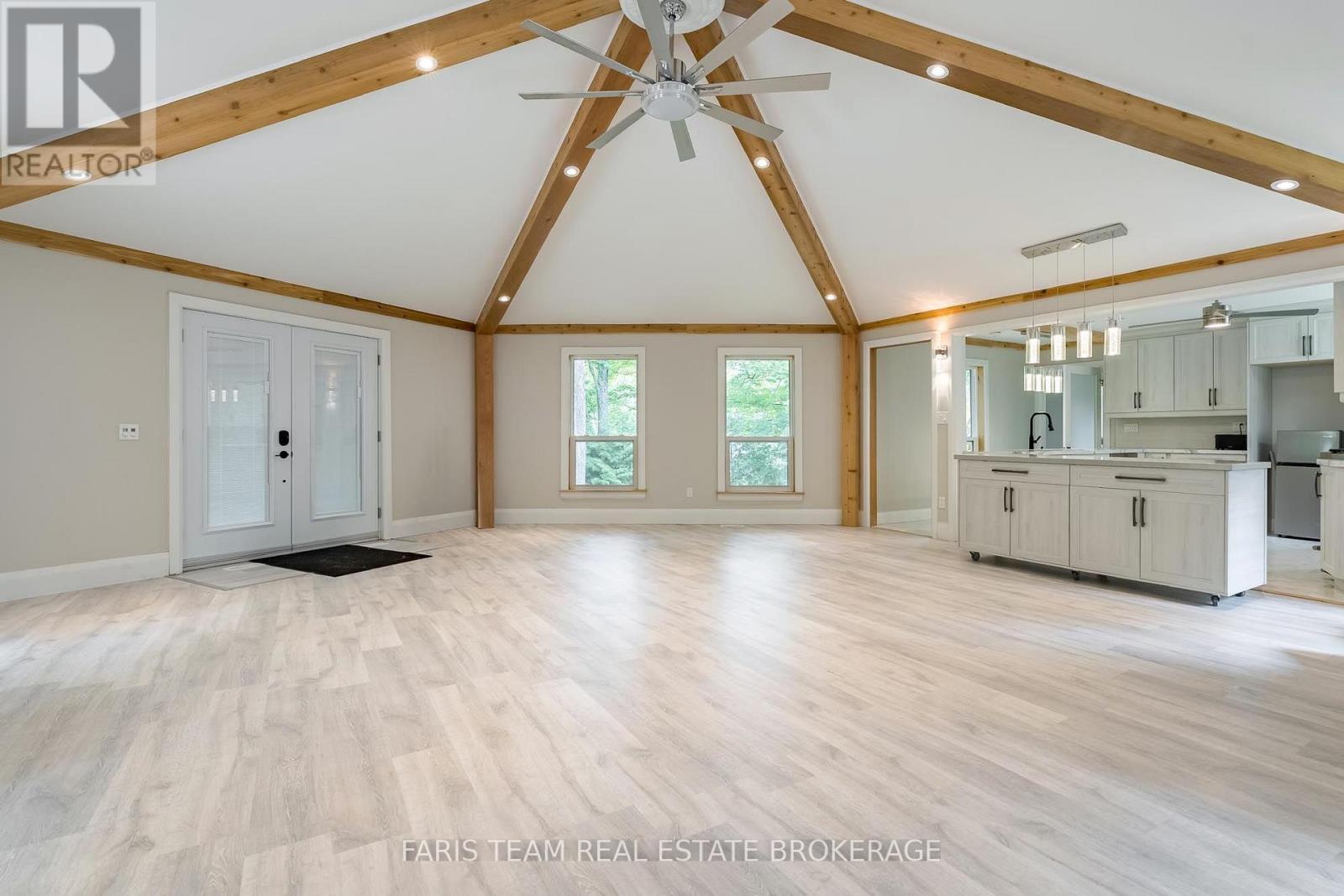8 Joliet Crescent, Tiny, ON - Indoor Photo Showing Other Room