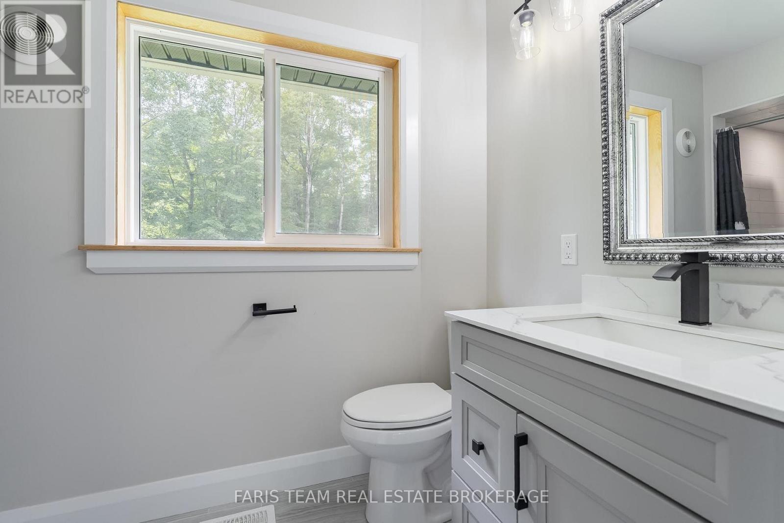 8 Joliet Crescent, Tiny, ON - Indoor Photo Showing Bathroom