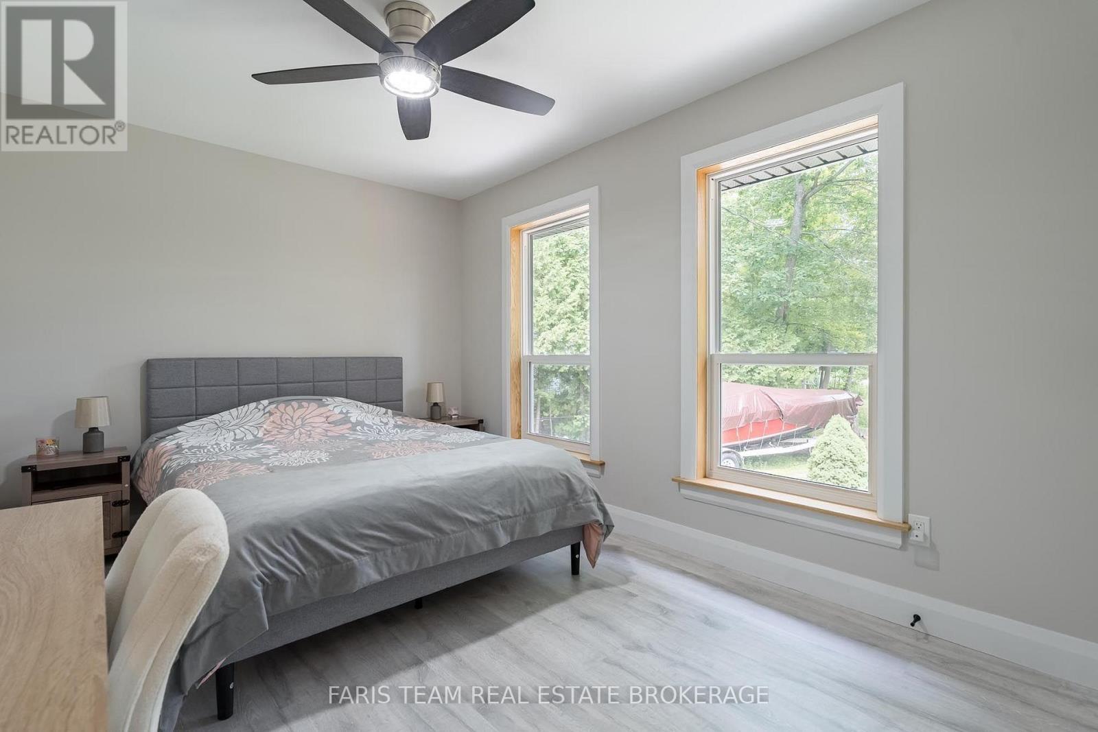 8 Joliet Crescent, Tiny, ON - Indoor Photo Showing Bedroom